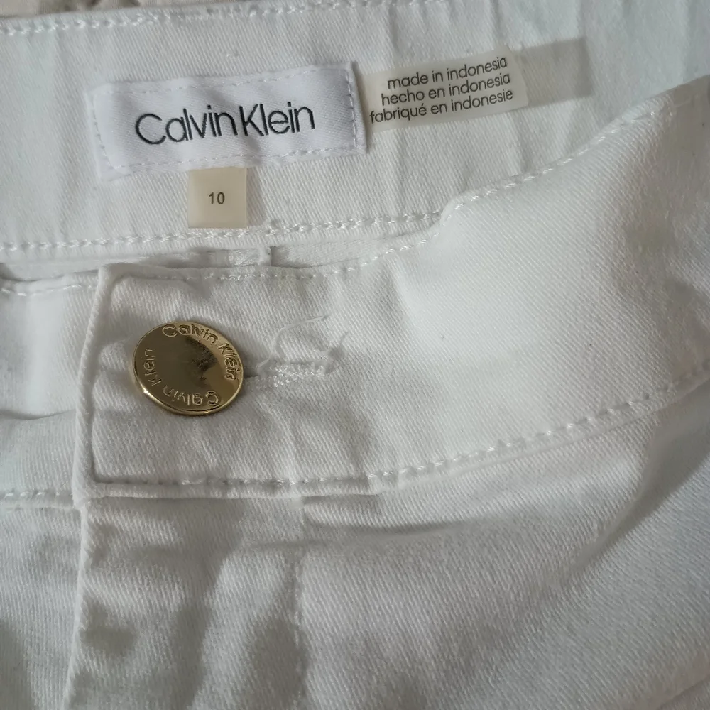 Calvin‎ Klein White Bermuda Shorts Classic Cotton 10